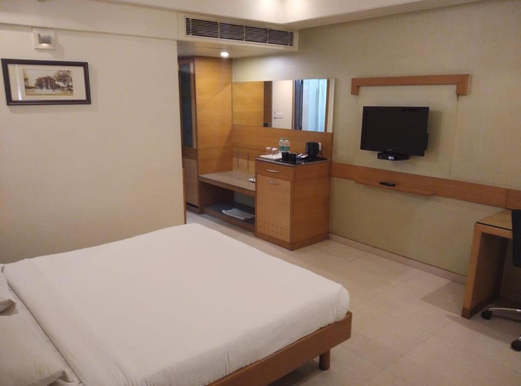 Hotel Crn Canary Bangalore Exterior photo