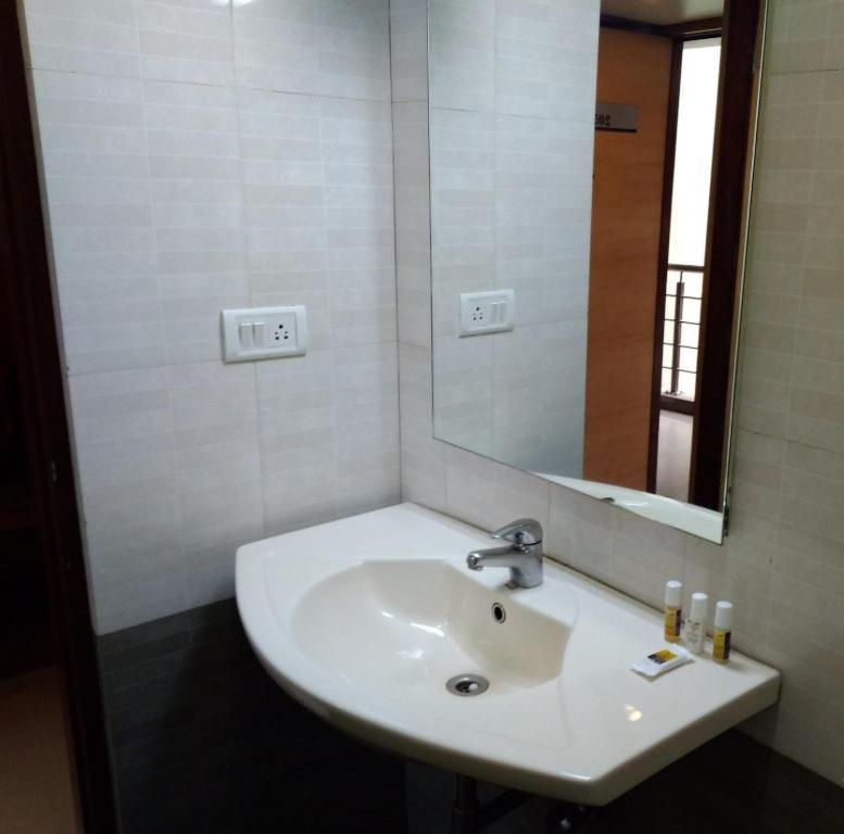 Hotel Crn Canary Bangalore Exterior photo